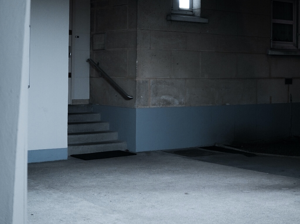 Room with a concrete floor